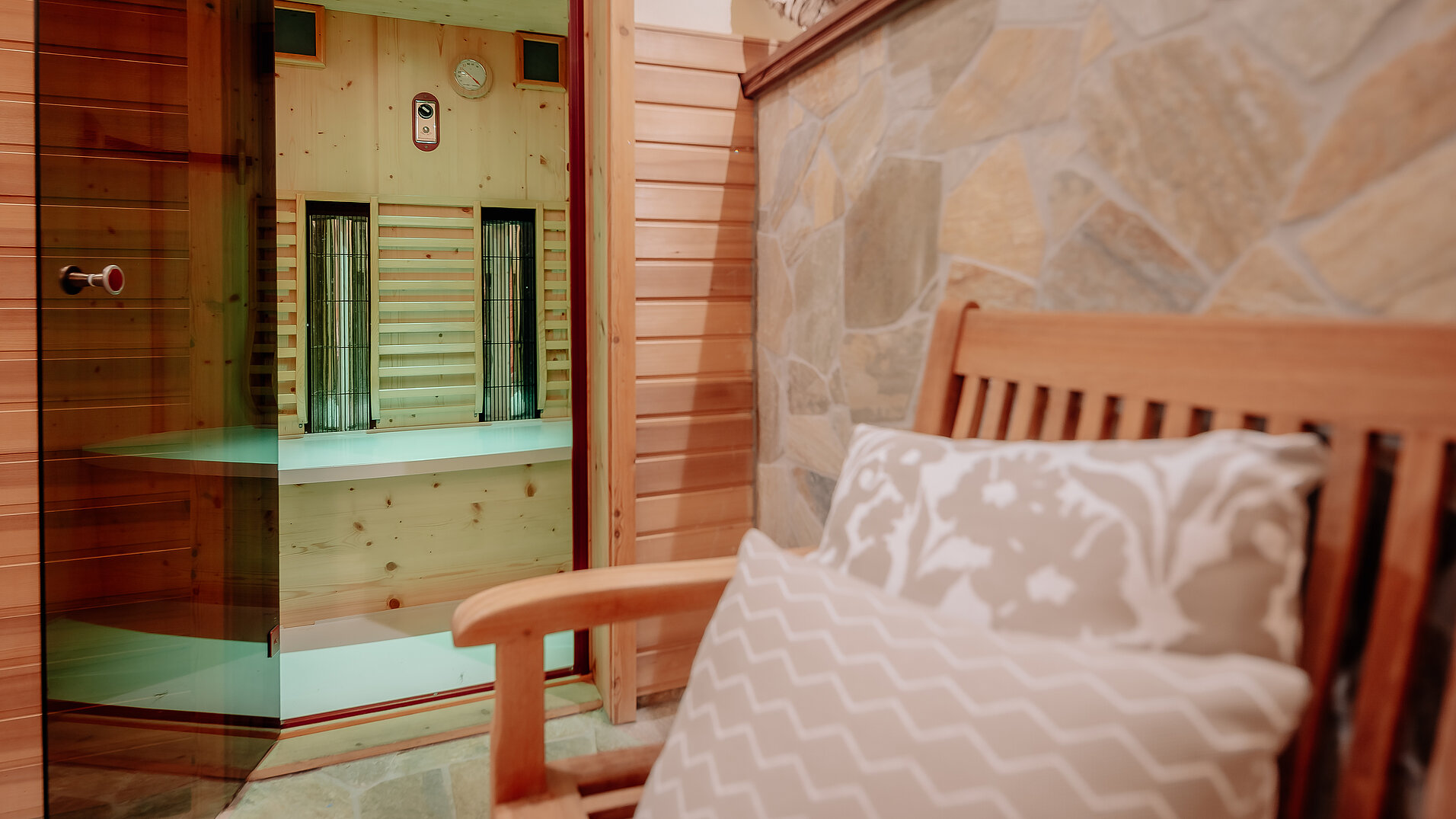 Infrarotkabine im Wellnessbereich des INSIDE Hotel Nordhorn