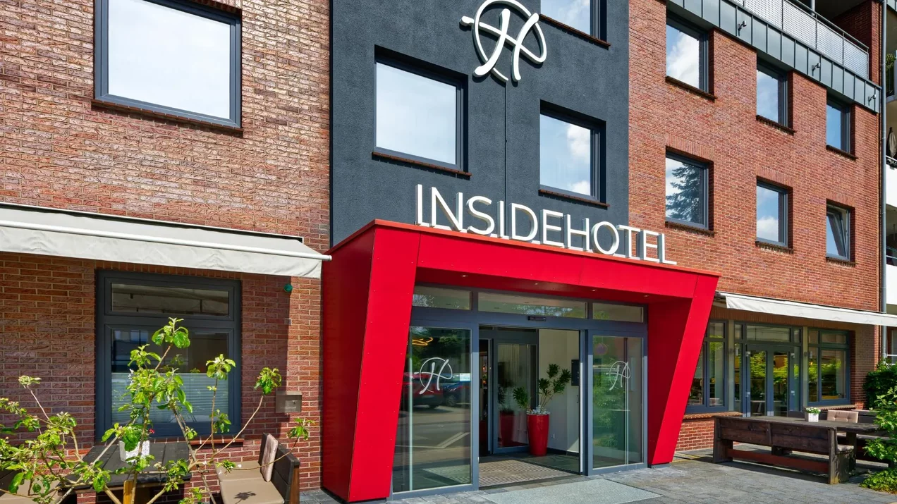 Außenansicht des INSIDE Hotel Nordhorn mit Eingangsbereich
