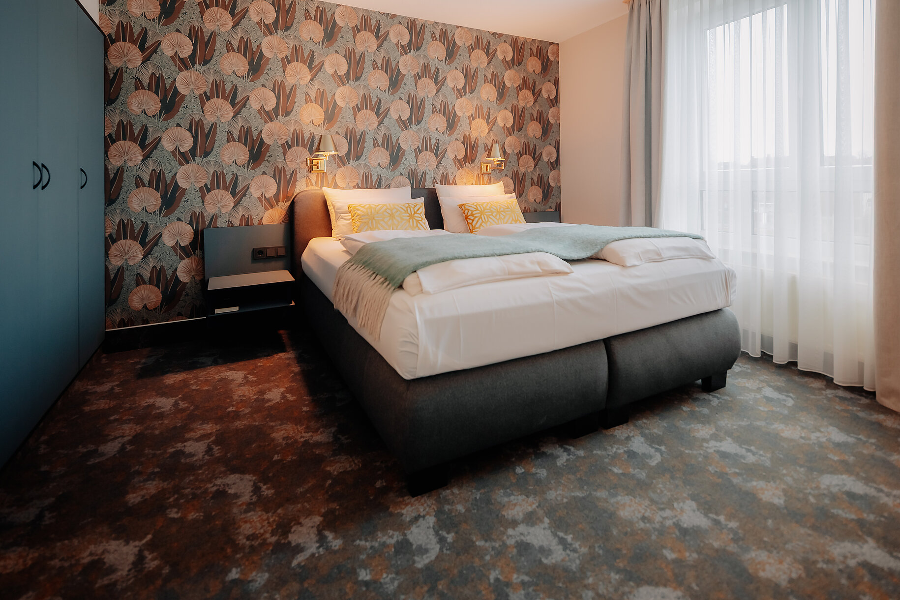 Weitläufige Panorama Suite mit modernem Interieur im CASCADA Hotel Rheine