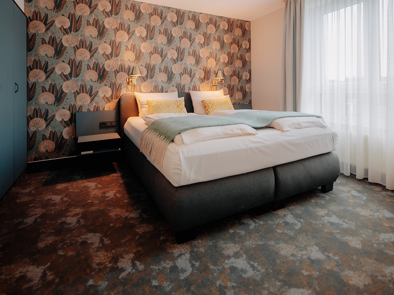 Weitläufige Panorama Suite mit modernem Interieur im CASCADA Hotel Rheine