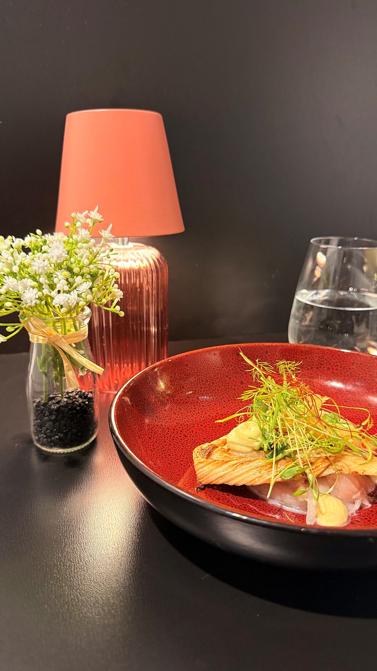 Ceviche vom Loup de Mer mit Fenchel und Wildkräutern beim Hooked & Cooked im VIA PLAZA Meppen